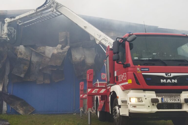 Pożar hali w miejscowości Piotrawin 30.07.2022 r.