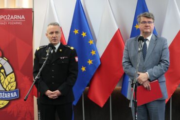 Komendant Główny PSP gen. brygadier Andrzej Bartkowiak oraz Wiceminister MSWiA Wąsik
