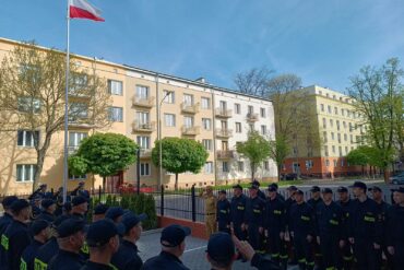 Uroczyste podniesienie flagi Państwowej w Komendzie Miejskiej PSP w Lublinie